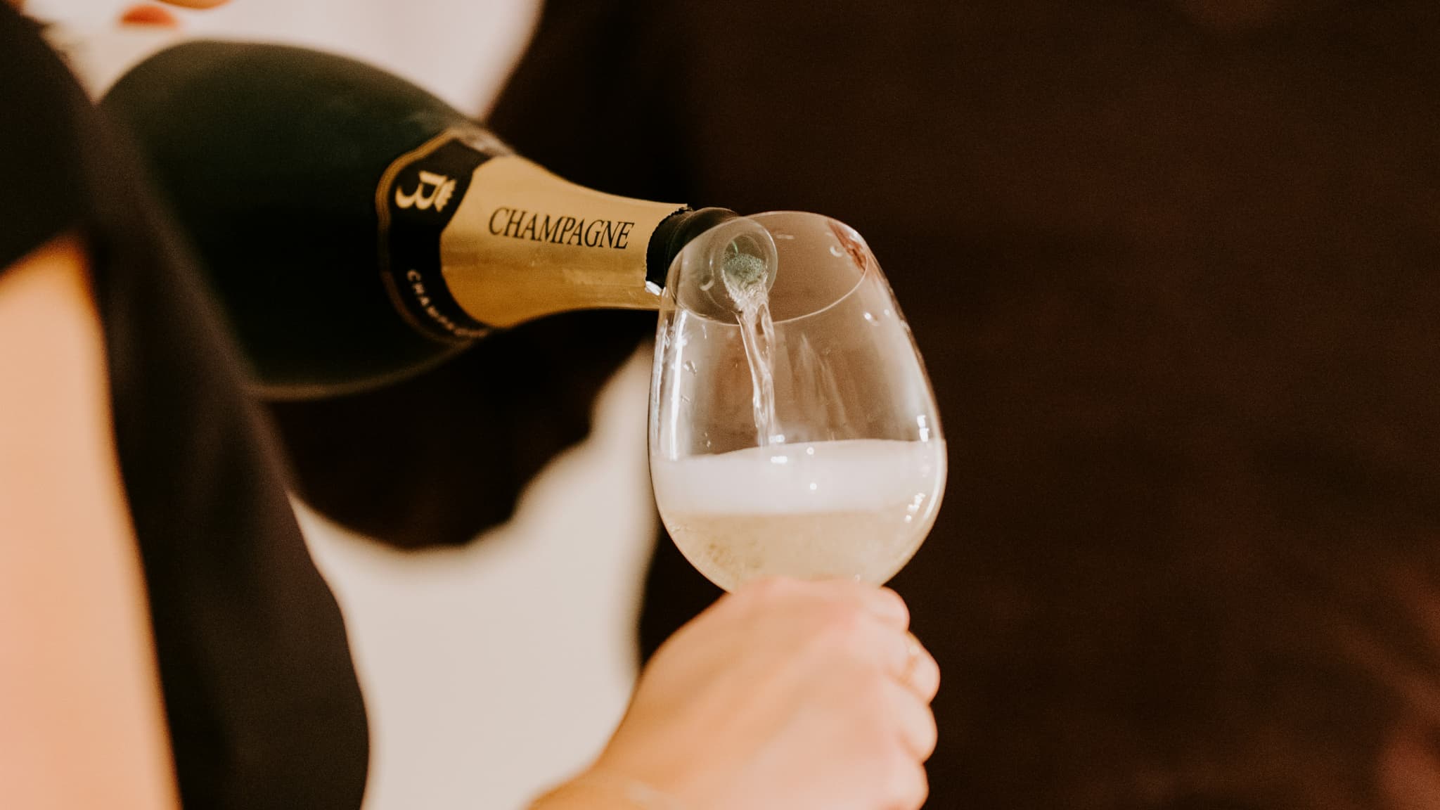 3 CHAMPAGNES SOUS LES 25 EUROS : CE N'EST PAS UNE VENTE À PERTE, MAIS PRESQUE