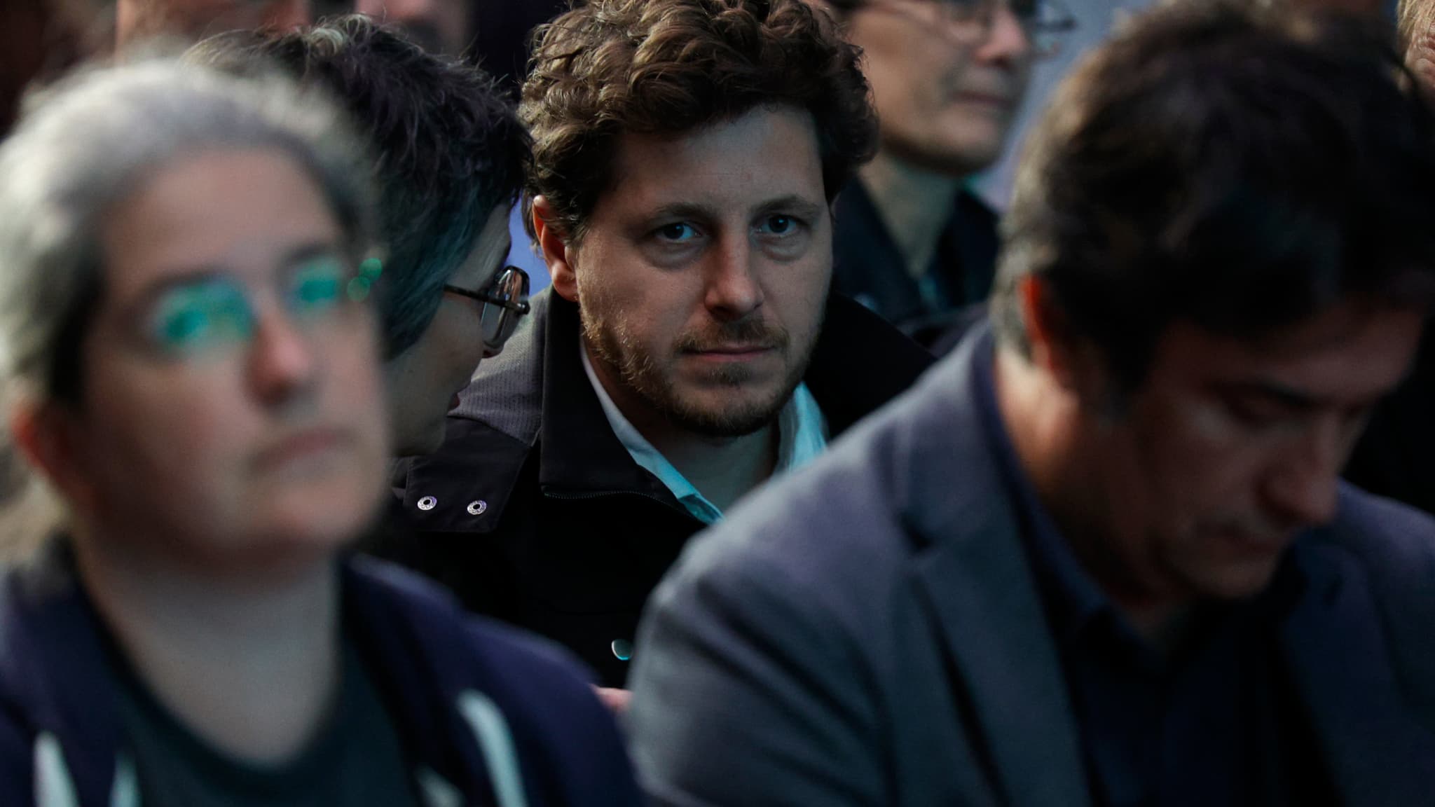 Le député Julien Bayou assiste au lancement du mouvement Les Écologistes, à Pantin (Seine-Saint-Denis), le 14 octobre 2023. Le député Julien Bayou assiste au lancement du mouvement Les Écologistes, à Pantin (Seine-Saint-Denis), le 14 octobre 2023.