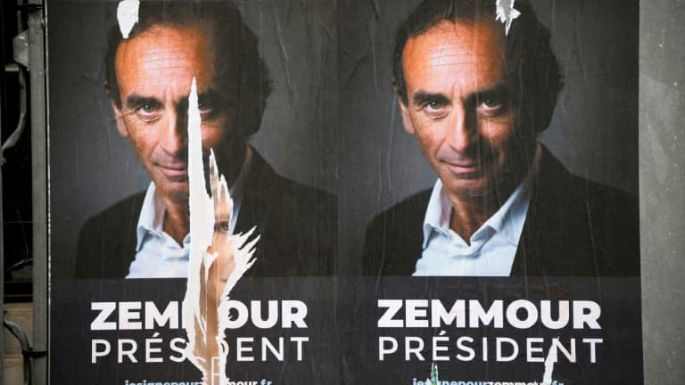 Des affiches soutenant la candidature d'Eric Zemmour à l'élection présidentielle de 2022, dans les rues de Paris le 29 juin 2021