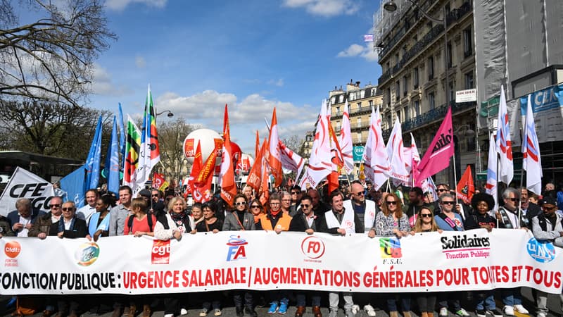 Des leaders syndicaux lors d'une manifestation des fonctionnaires dans le cadre d'un appel national des syndicats pour de meilleurs salaires, à Paris, le 19 mars 2024.