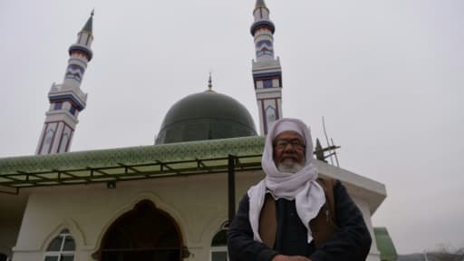 Malik Bashir Awan, père de Mumtaz Qadri, pendu l'an dernier pour le meurtre d'un gouverneur, le 15 février 2017 devant le mausolée en hommage à son fils dans les environs d'Islamabad