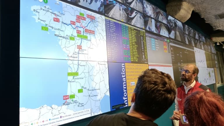 Des agents de la SNCF à la gare Montparnasse à Paris, le 27 juillet 2024. Photo d'illustration