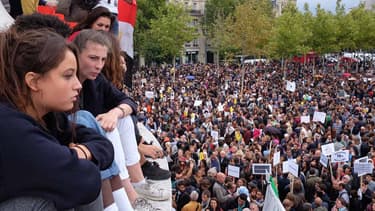 Plusieurs milliers de personnes réunies à Paris pour un rassemblement de soutien aux réfugiés, le 5 décembre 2015