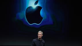 Tim Cook, CEO d'Apple, est face à sa première véritable situation de crise. Qui aurait imaginé un tel scénario? Même pas lui.