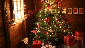 Sept corps retrouvés au milieu des cadeaux, au pied du sapin de Noël (photo d'illustration)
