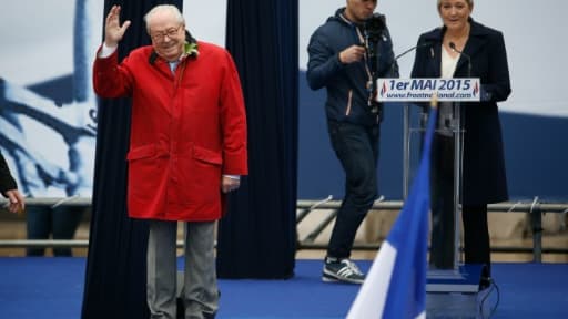 Jean-Marie Le Pen et sa fille Marine Le Pen le 1er mai 2015 à Paris