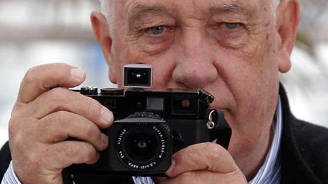 Raymond Depardon est l'auteur de la photographie officielle de François Hollande, selon des sources concordantes. Une séance photo a eu lieu mardi matin dans les jardins de l'Elysée entre le nouveau président de la République et le photographe, cinéaste e