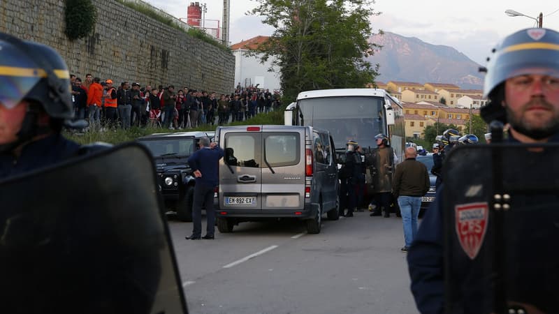 Le bus havrais à son arrivée au stade vendredi