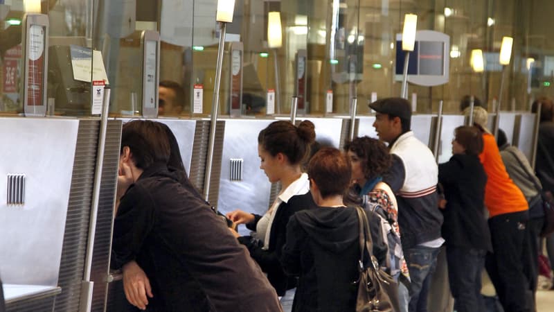 Dans près de 29 gares SNCF, il faut désormais prendre rendez-vous avant d'acheter un billet de train au guichet (photo d'illustration).