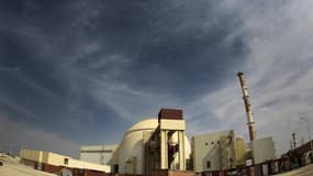 La centrale nucléaire iranienne de Bushehr. Un tremblement de terre d'une magnitude de 6,3 s'est produit mardi à 89 km au sud-est de cette ville. /Photo d'archives/REUTERS/IRNA/Mohammad Babaie