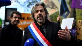 Le député écologiste Aymeric Caron, affilié à la France Insoumise lors d'une manifestation anti-corrida, le 19 novembre 2022 à Paris