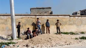 Dans une rue d'Alep. Selon un rapport de l'organisation Save the Children, les enfants syriens sont peut-être les plus grandes victimes du conflit qui déchire leur pays, le traumatisme psychologique s'ajoutant à la violence physique. Deux millions de mine