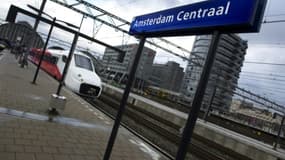 Le train à grande vitesse Fyra lors de son inauguration dans la gare d'Amsterdam, le 9 décembre 2012