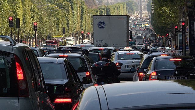 Trafic sur les Champs Elysées