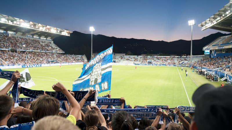 Ligue 2: incident Ã  Bastia, le match face au Red Star arrÃªtÃ© aprÃ¨s un jet de...