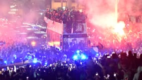 Le retour des Fennecs et l'incroyable communion avec les supporters algériens