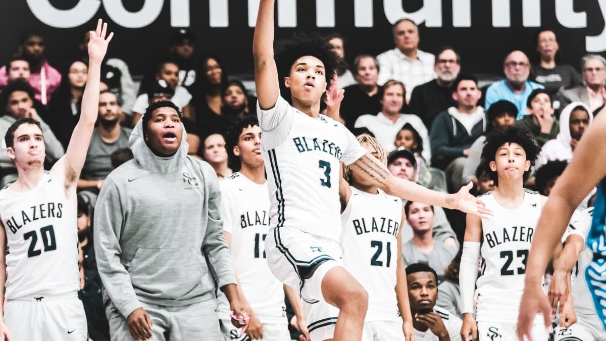 BJ Boston, futur joueur de l'université de Kentucky, prend un tir pour son lycée de Sierra Canyon