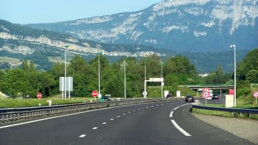 C'est sur les autoroutes A43 et A41 que l'automobiliste a été vu en train de circuler à contresens.