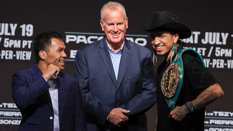https://images.bfmtv.com/qKra2VycLjBuIlvkcsUtM7VlWAo=/0x55:2032x1198/800x0/images/Manny-Pacquiao-a-gauche-et-Mario-Barrios-a-droite-le-16-juillet-2025-2113230.jpg