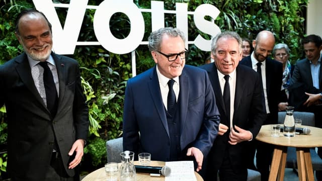 Edouard Philippe, Richard Ferrand et François Bayrou lors d'une conférence de presse après une réunion du bureau exécutif du LREM, à Paris, le 5 mai 2022