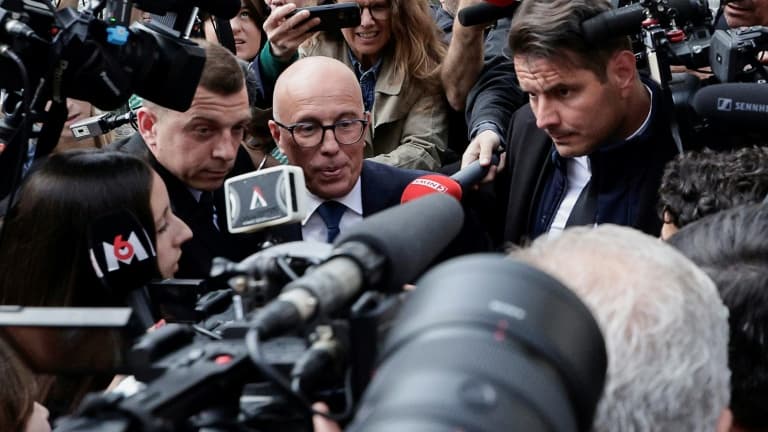 Le président des Républicains (LR), Eric Ciotti s'adresse aux médias alors qu'il quitte le siège du parti, le 13 juin 2024 à Paris