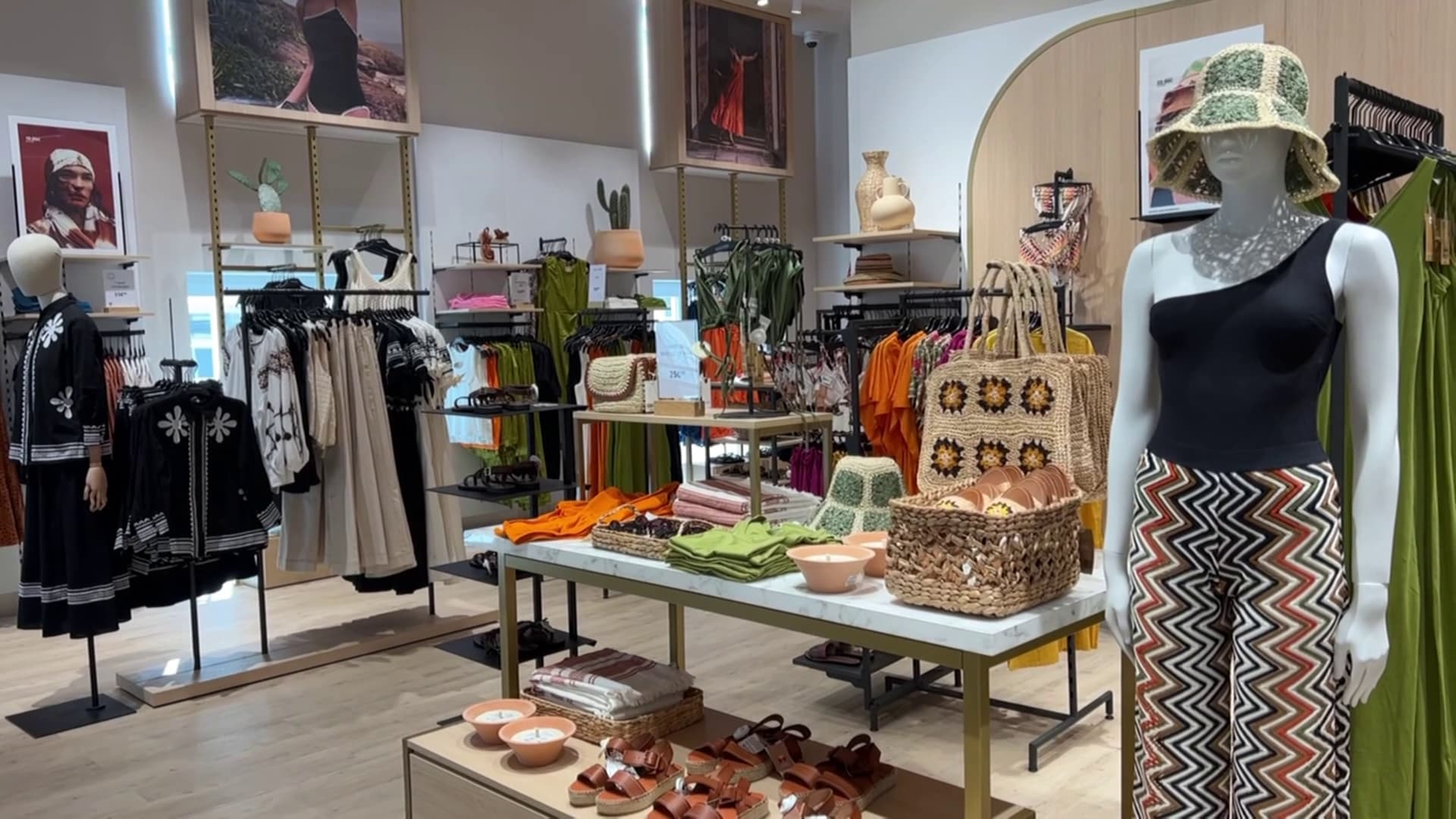 Monoprix a repensé son offre de produits textiles et pour la maison. Monoprix a repensé son offre de produits textiles et pour la maison.