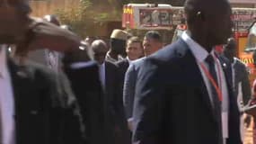 Un minibus de la délégation d'Emmanuel Macron caillassé au Burkina Faso: ce que l'on sait de l'incident