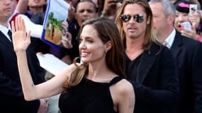 L'actrice américaine Angelina Jolie, aux côtés de Brad Pitt, a effectué dimanche à Londres sa première apparition publique depuis l'annonce le mois dernier de la double mammectomie qu'elle avait subie pour des raisons liées à un risque élevé de cancer du
