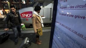Les quatre organisations syndicales de la SNCF pourraient déposer dans les prochains jours un préavis de grève pour le 13 juin, selon le site internet du quotidien économique Les Echos. /Photo d'archives/REUTERS/Pascal Rossignol