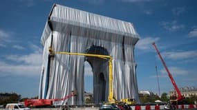 "L'arc de triomphe emballé, c'est moche, mais s'écharper sur l'art, c'est ça la France!"
