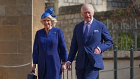 La reine consort Camilla et le roi Charles III arrivant au château de Windsor pour célébrer Pâques en famille, le 9 avril 2023.