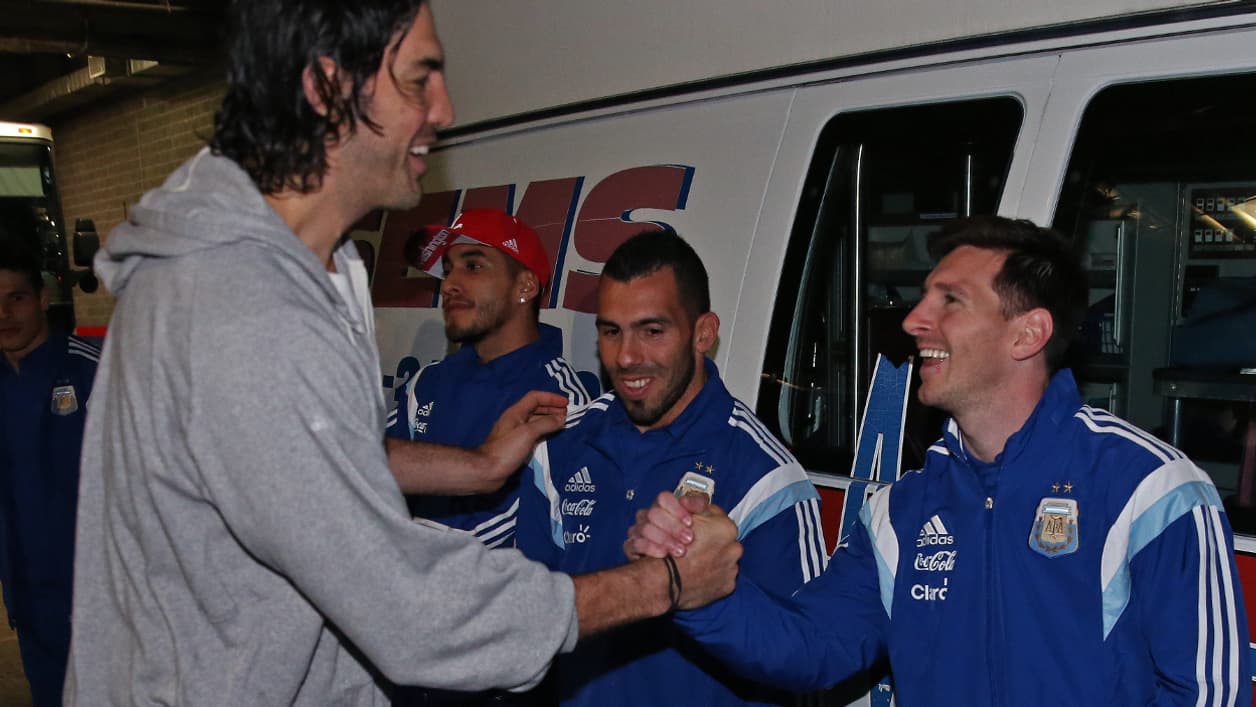 Lionel Messi et Luis Scola Lionel Messi et Luis Scola