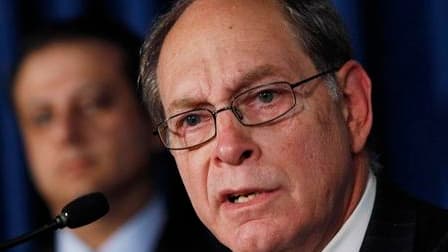 Le liquidateur judiciaire de la société Bernard L. Madoff Investment Securities LLC, Irving Picard, lors d'une conférence de presse vendredi. Les héritiers d'un milliardaire ayant profité de l'escroquerie montée par Bernard Madoff ont accepté de restituer