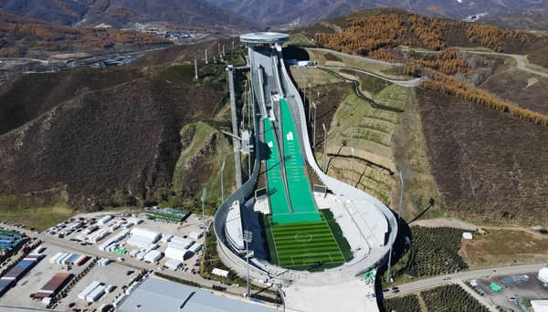 Le site de saut à ski des JO de Pékin à Zhangjiakou en octobre 2021