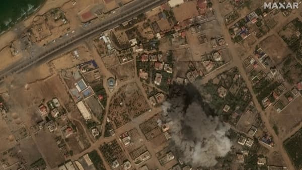 Des images satellites publiées par Maxar Technologies montrent des bâtiments et des mosquées détruites par des frappes aériennes israéliennes dans la bande de Gaza