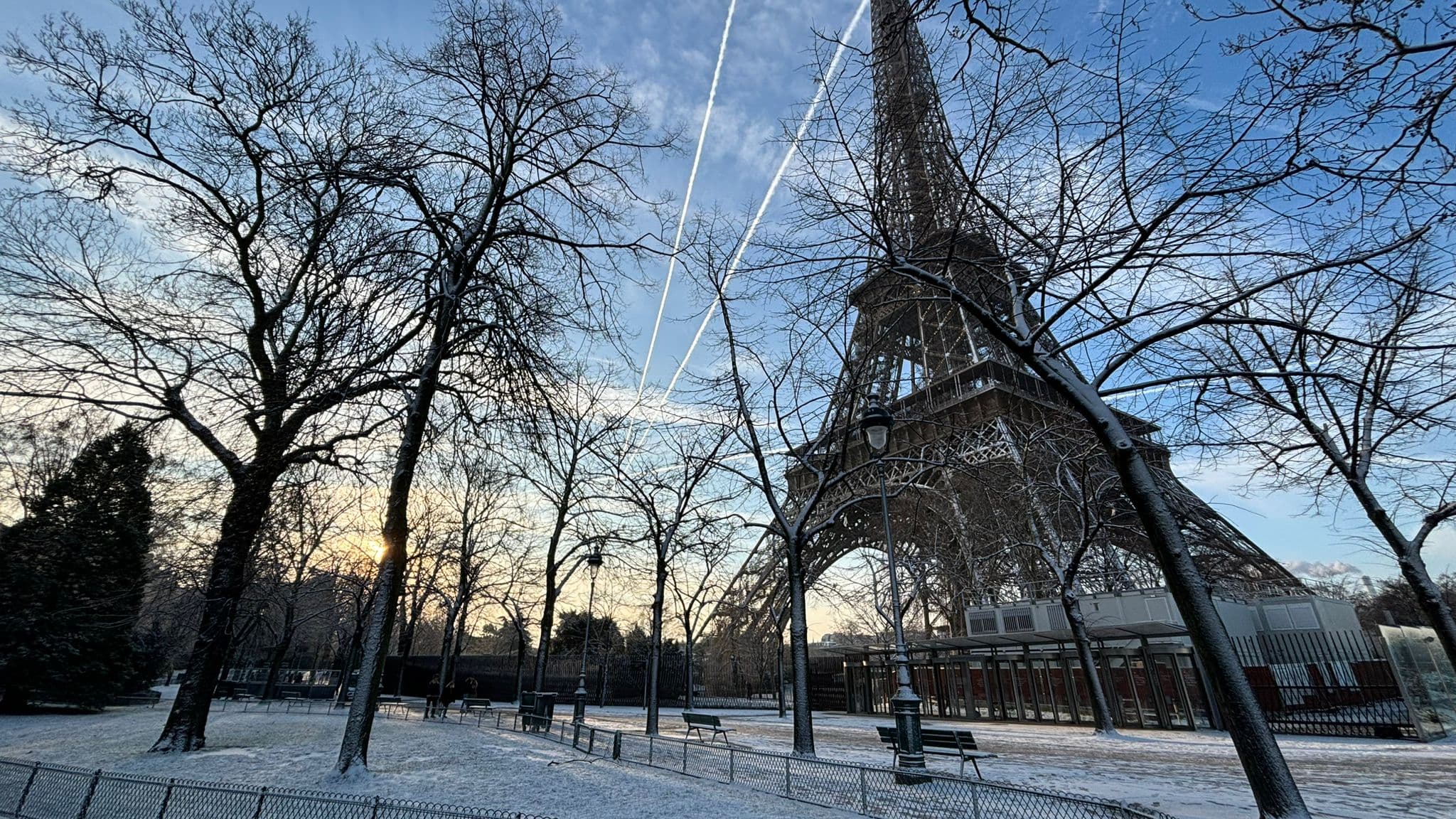 La neige à la tour Eiffel jeudi 18 janvier 2024.
