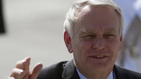 Jean-Marc Ayrault entame vendredi une série de déplacements de terrain visant à expliquer la politique engagée par le gouvernement, dont les Français inquiets attendent les résultats. /Photo prise le 25 janvier 2013/REUTERS/Claudio Reyes