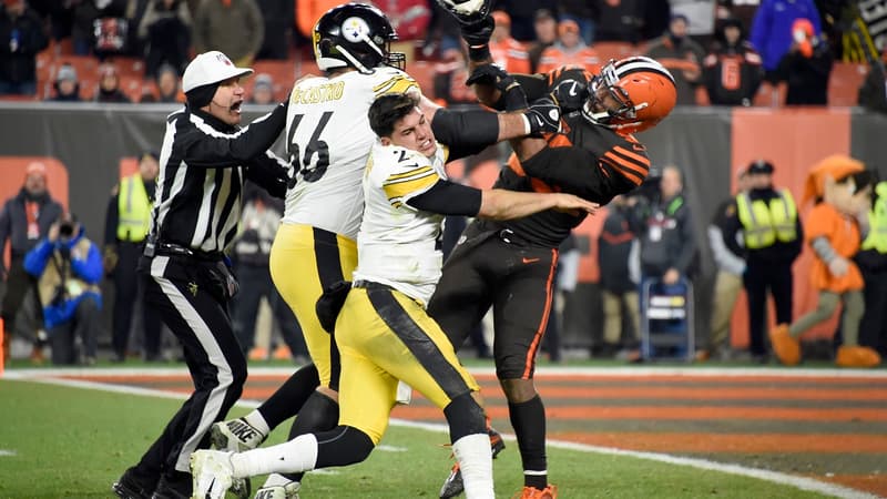 Myles Garrett en noir, Mason Rudolph, sans casque