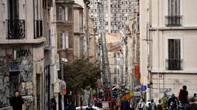 Marseille: deux immeubles du centre en cours de démolition