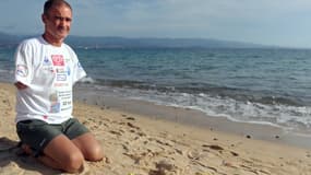 Thierry Corbalan sur une plage du centre ville d'Ajaccio, le 20 décembre 2010.