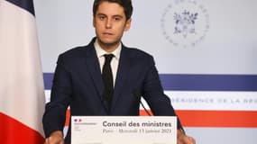 Le porte-parole du gouvernement Gabriel Attal, lors du compte-rendu du conseil des ministres, le 13 janvier 2021, à Paris 