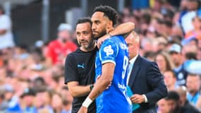 Roberto De Zerbi avec Pierre-Emerick Aubameyang pendant un match de l'OM au Vélodrome, août 2025