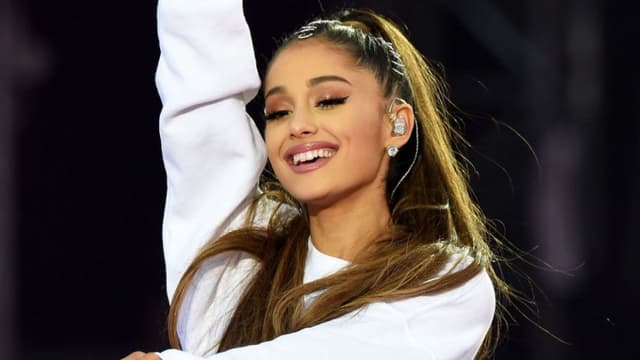 Ariana Grande sur la scène du concert "One Love Manchester", le 4 juin 2017
