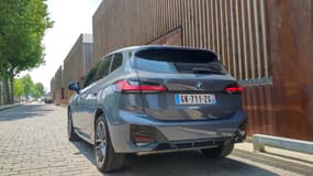 4,35 mètres de long, mais seulement 1,56 mètre de haut: le BMW 225e XDrive Active Tourer rappelle la Série 1, en plus ronde.