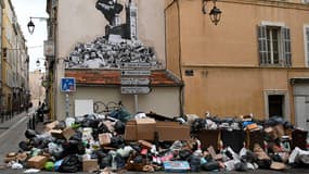 Des poubelles dans Marseille, lors de la grève de décembre 2020.
