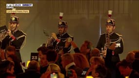 La Garde républicaine interprète "Emmenez-moi" de Charles Aznavour lors des BFM Awards