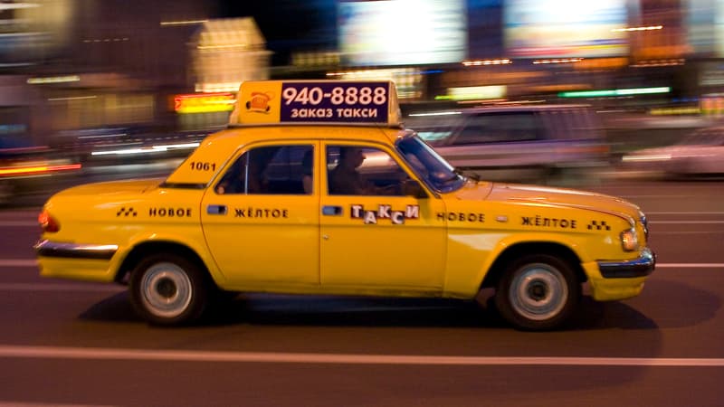 À Moscou, le réseau Uber est réservé aux taxis disposant d'une licence professionnelle. En échange, ils devront transmettre les données aux autorités qui veulent analyser le trafic routier.