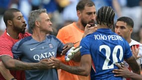 Luis Enrique s'en prend à Joao Pedro lors de PSG-Chelsea, le 13 juillet 2025.