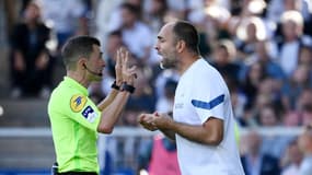 Auxerre-OM : Igor Tudor avec l'arbitre Willy Delajod