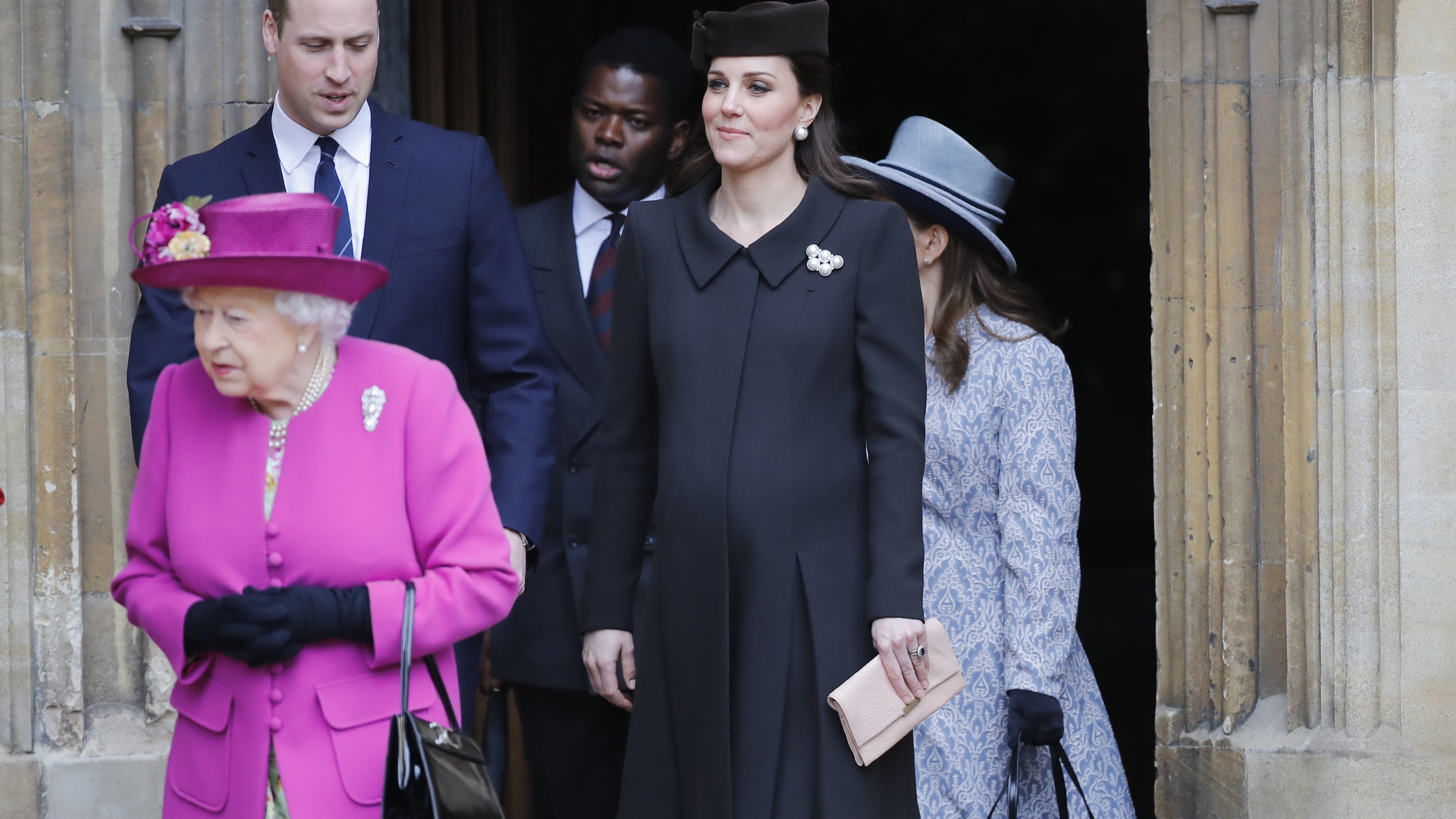 La reine Elizabeth II, le prince William et Kate Middleton La reine Elizabeth II, le prince William et Kate Middleton